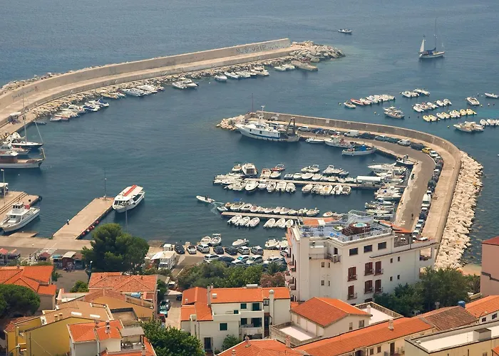Bue Marino Hotel & Rooftop Bar